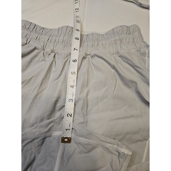 Lululemon Hotty Hot High-Rise Lined Short 4" size 4 light grey Workout Running - Picture 4 of 9